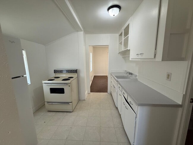 Foto del edificio - Now renting 1 bedroom cute home , to view ...