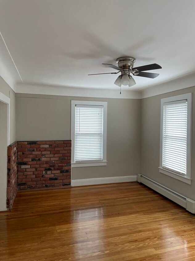 Living room - 23 Prospect Plz