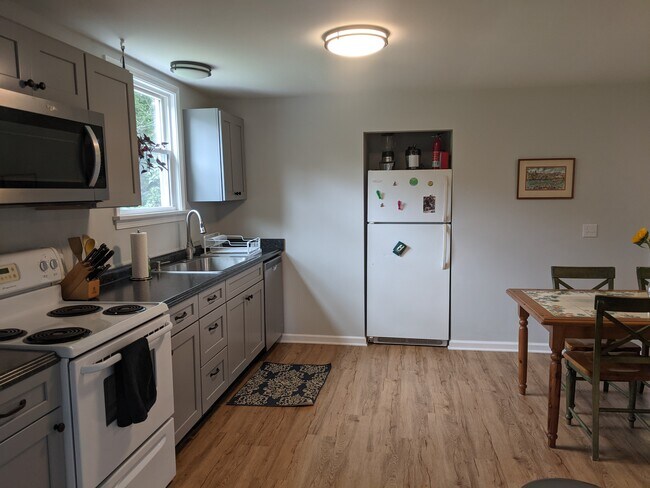 Kitchen - 326 Coddington Rd