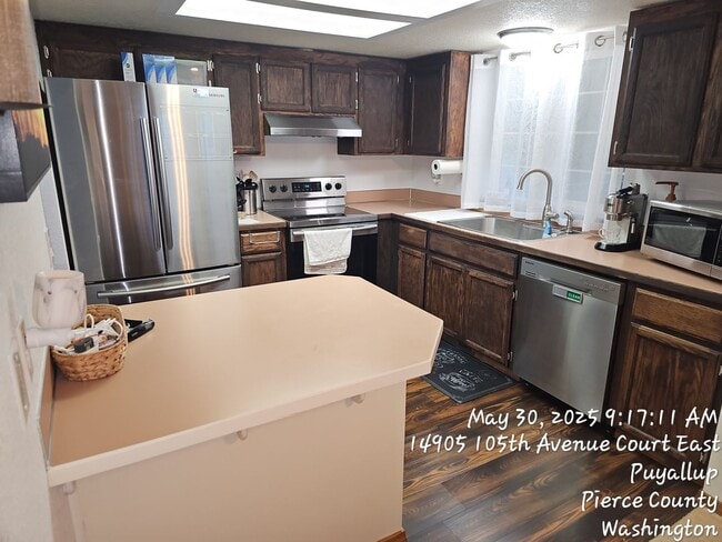 Building Photo - Puyallup South Hill-Tri level home ready f...