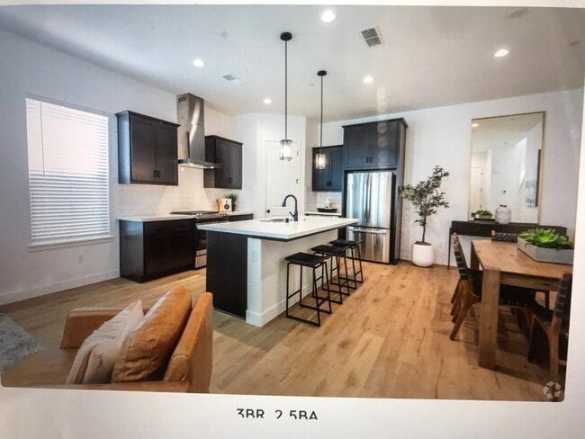 Building Photo - 2352 Bronze Star Way