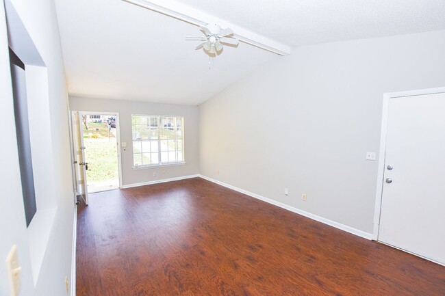 Foto del edificio - Single Family Home 3BR / 1BA