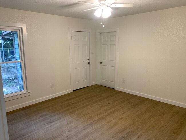 Foto del edificio - 3900 Sanger Ave