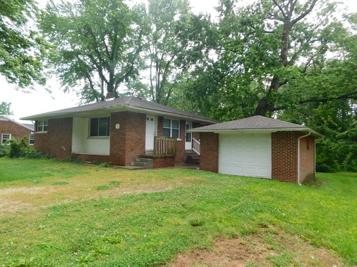 Primary Photo - 901 Mahrenholz Ave