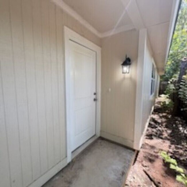 Foto del edificio - Beautiful newly remodeled 2/1 apartment!