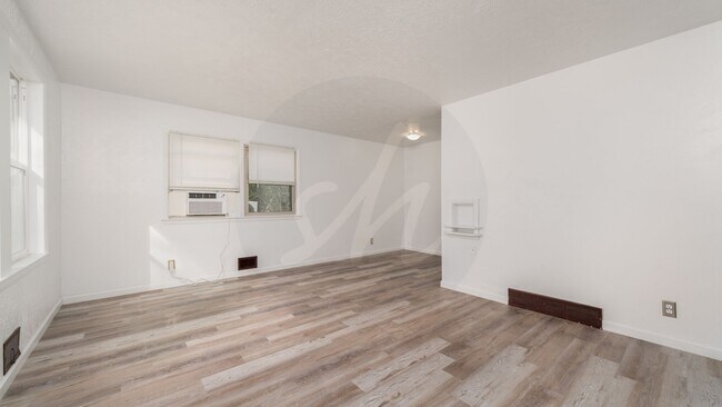 Foto del edificio - Charming Two Bedroom Duplex in Cheyenne He...