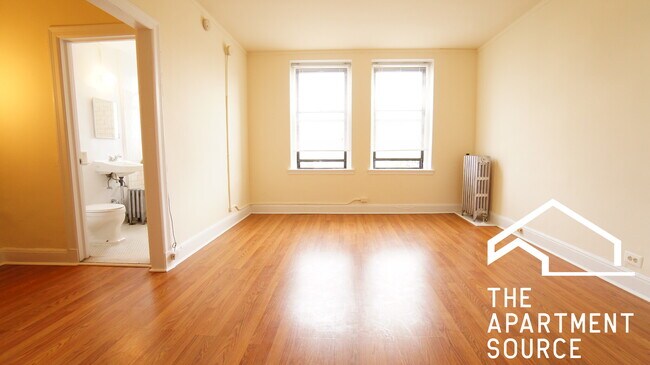 Foto del edificio - 2774 N Milwaukee Ave