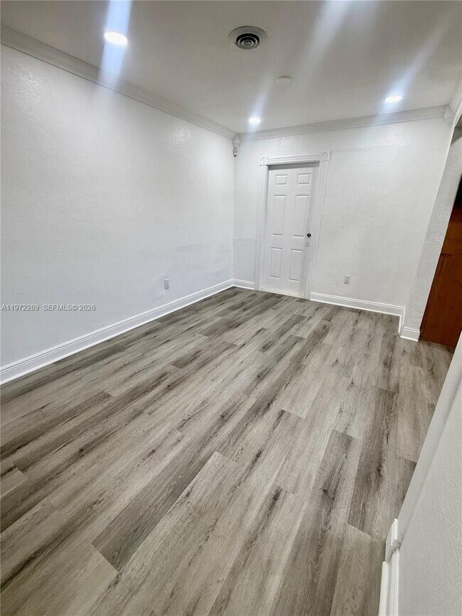 Foto del edificio - 7910 NW 12th St