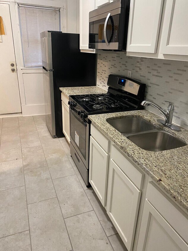 Foto principal - 7511 Lawnview Ave