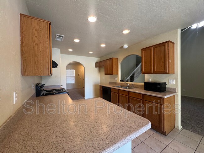 Building Photo - 17476 W Coyote Trail Dr