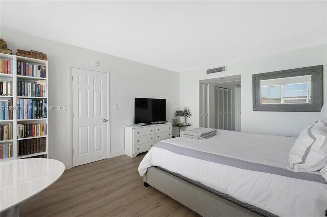 Building Photo - 11111 Biscayne Blvd