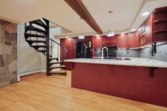 Building Photo - 44 Crawford St