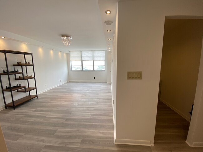 Building Photo - 137 Golden Isles Dr