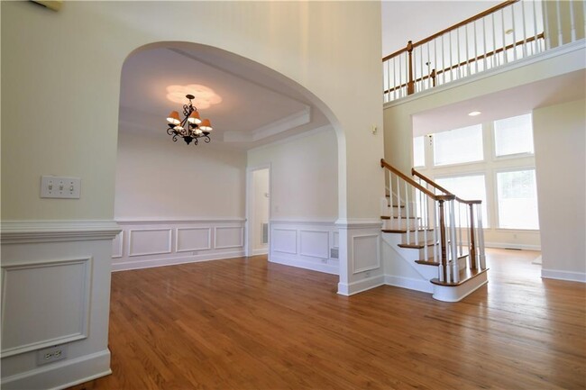 Building Photo - 335 Springwell Ln