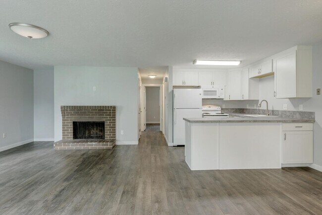 Building Photo - Completely Remodeled 2 bedroom Duplex with...