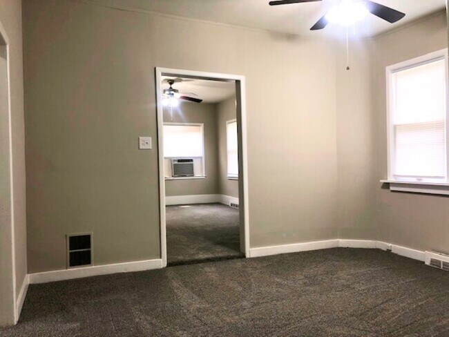 Foto del edificio - 313 S Pine St