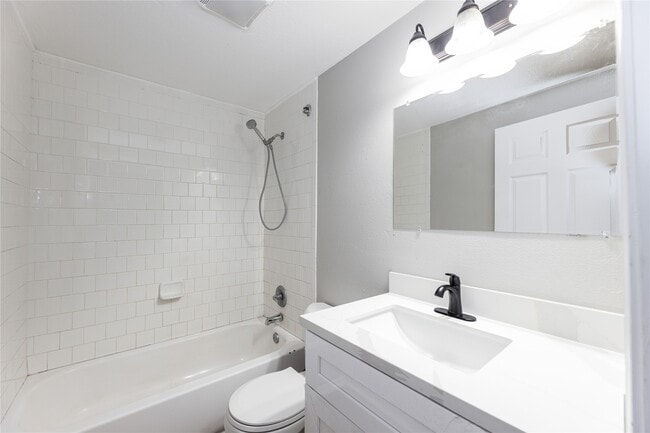 Building Photo - 1505 Brazos St