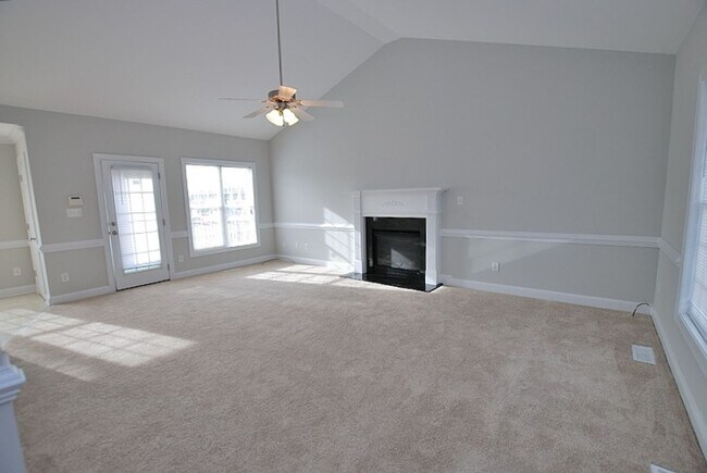 Foto del edificio - 2001 Meadow Ct