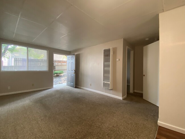 Foto del edificio - 1535 N Virginia St