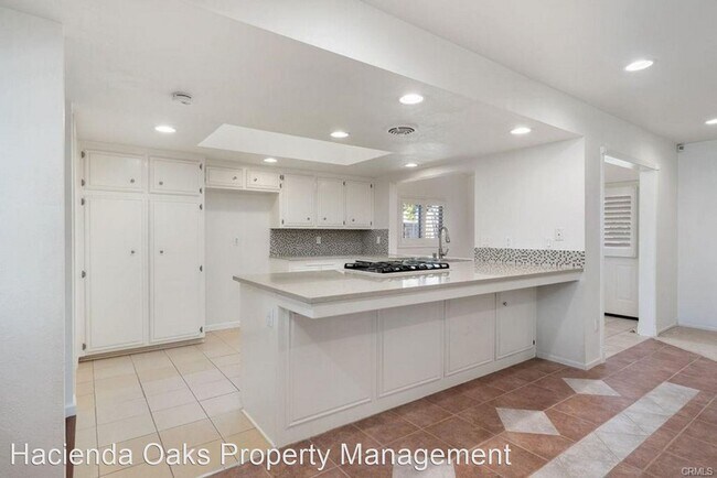 Foto del edificio - 3 br, 2 bath House - 1551 Oak Knoll Road