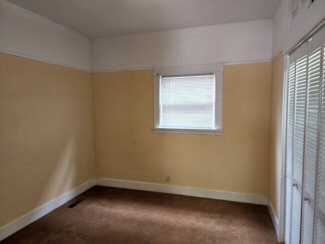 2nd Bedroom) - 402 Euclid Ave