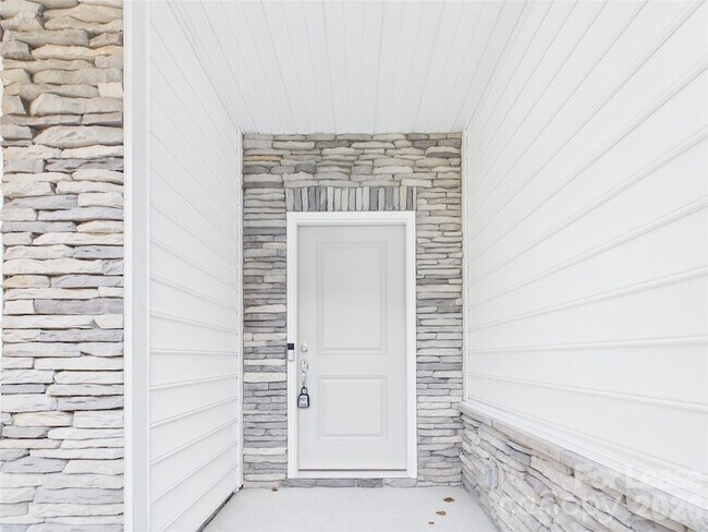 Foto del edificio - 5637 Bay Rock Rd