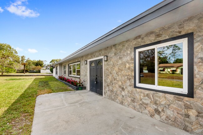 Building Photo - 4604 S Shore Rd