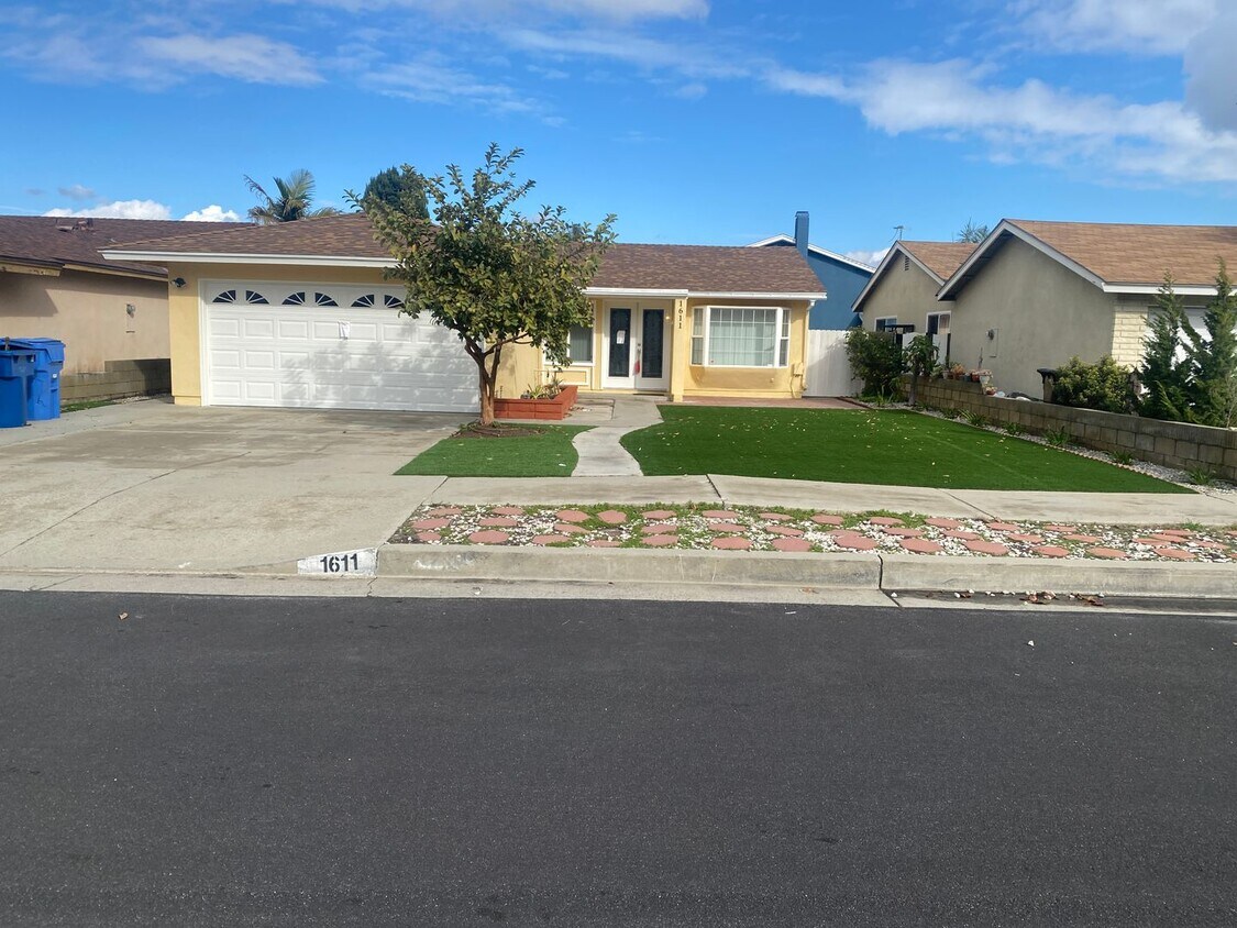 Foto principal - Harbor City- Single Family Home