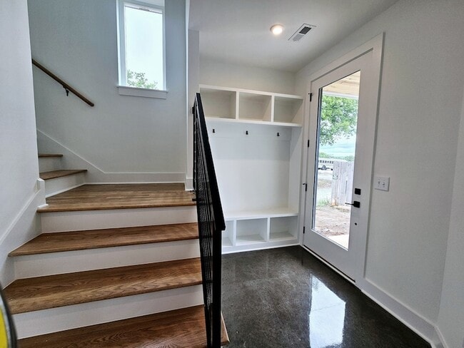 Building Photo - 522 Cliff Cir