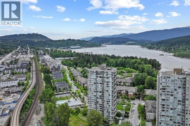 Building Photo - 651 Nootka Way