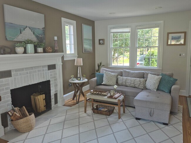 Foto del edificio - 9226 Fowler Ln