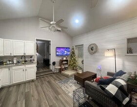 Building Photo - 150 Johnson Dr Ext