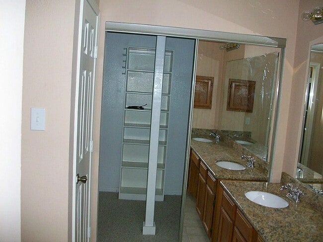 Foto del edificio - 8514 Pine Falls Dr