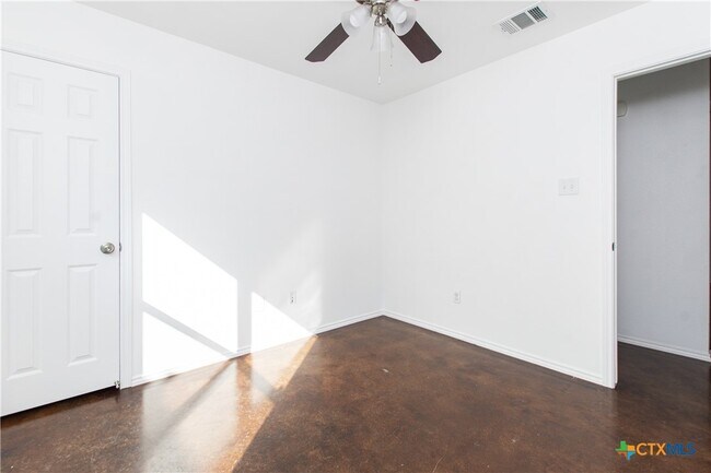Building Photo - 223 N Mary Jo Dr