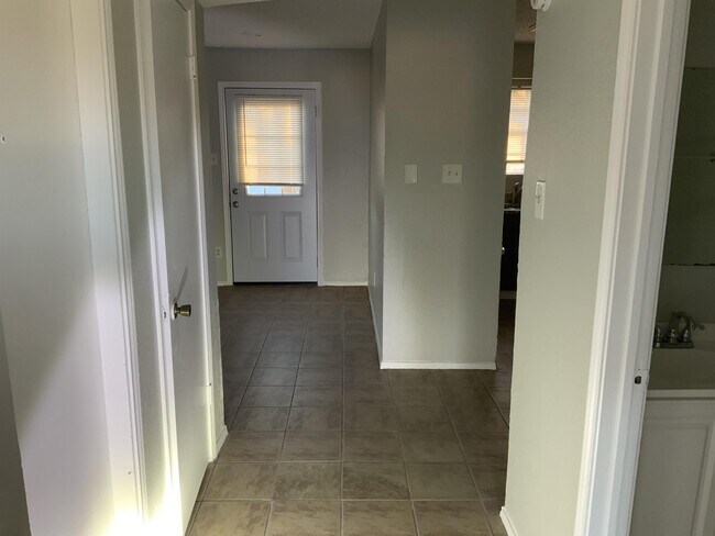 Foto del edificio - 917 NW Summercrest Blvd