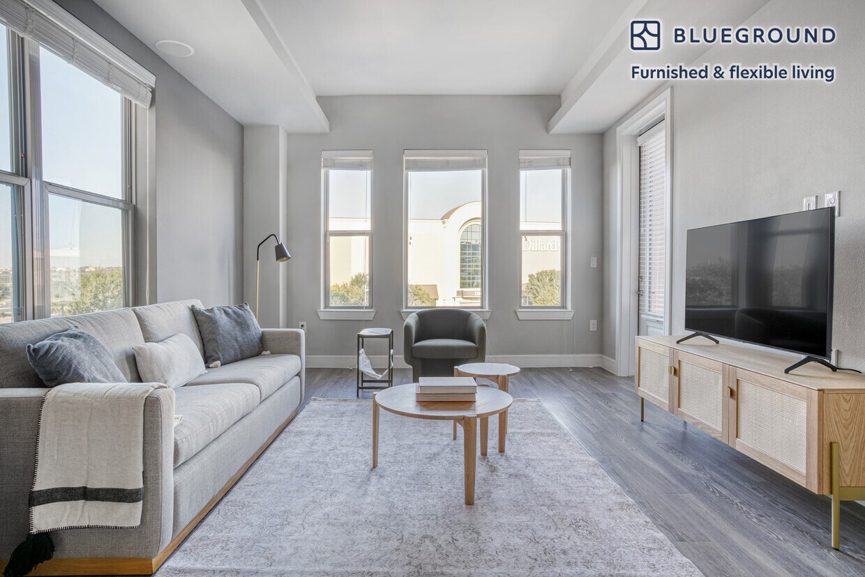 Foto principal - 10727 Domain Dr