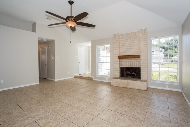 Foto del edificio - 19523 Lake Hollow Ln