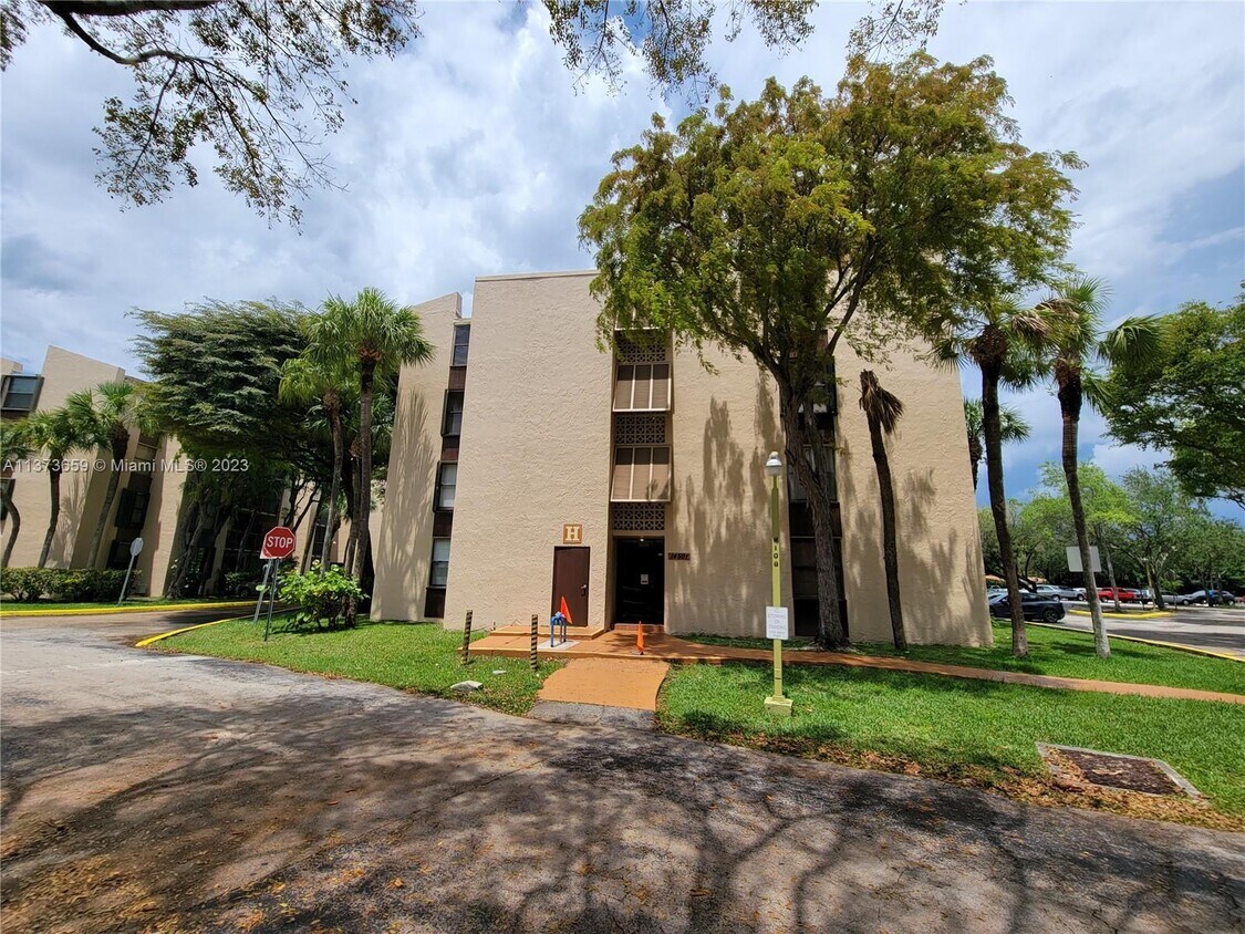 14501 N Kendall Dr Unit 412H, Miami, FL 33186 Condo for Rent in Miami