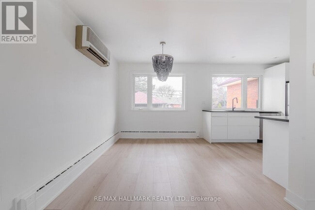 Building Photo - 44 Robertsfield Crescent