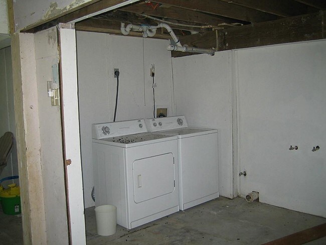 Building Photo - 4027 Surf Dr