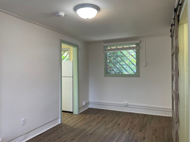 Building Photo - Renovated, Studio Cottage w/Full Kitchen