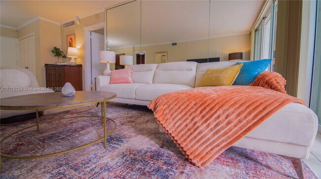 Foto del edificio - 5151 Collins Ave