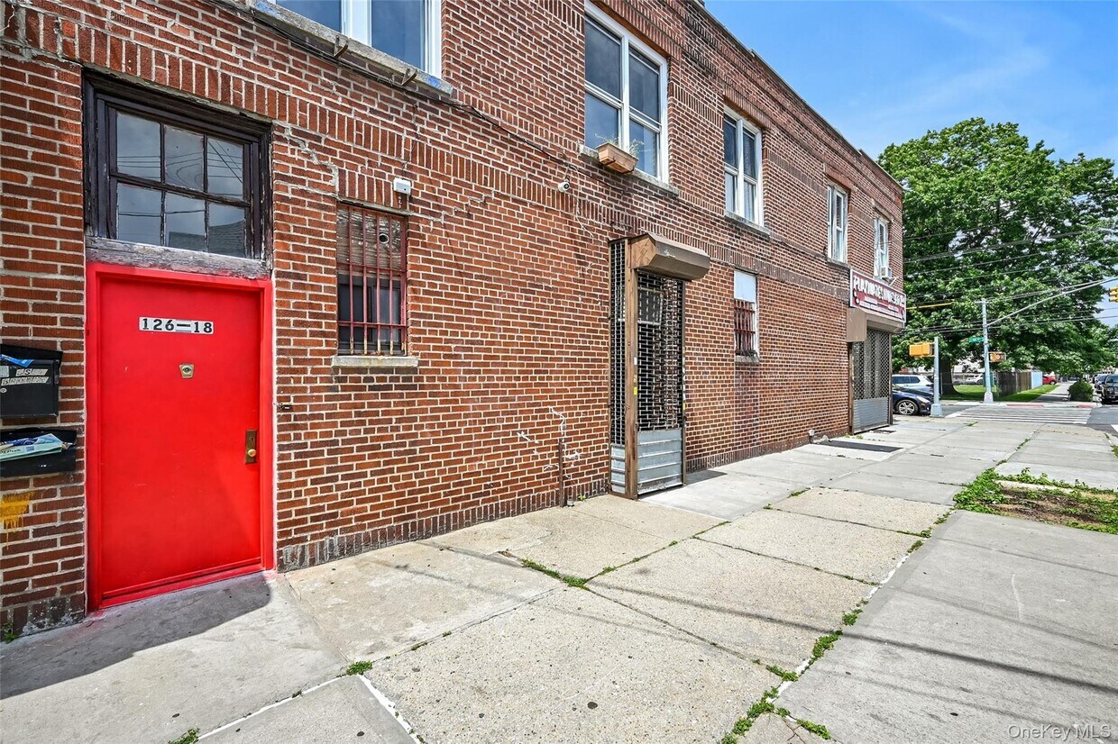 Foto del edificio - 126-18 111th Ave