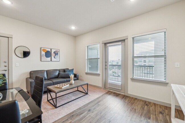 Foto del edificio - 2051 Mayfield Pkwy