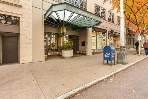 Building Photo - 1 bedroom in Seattle WA 98101