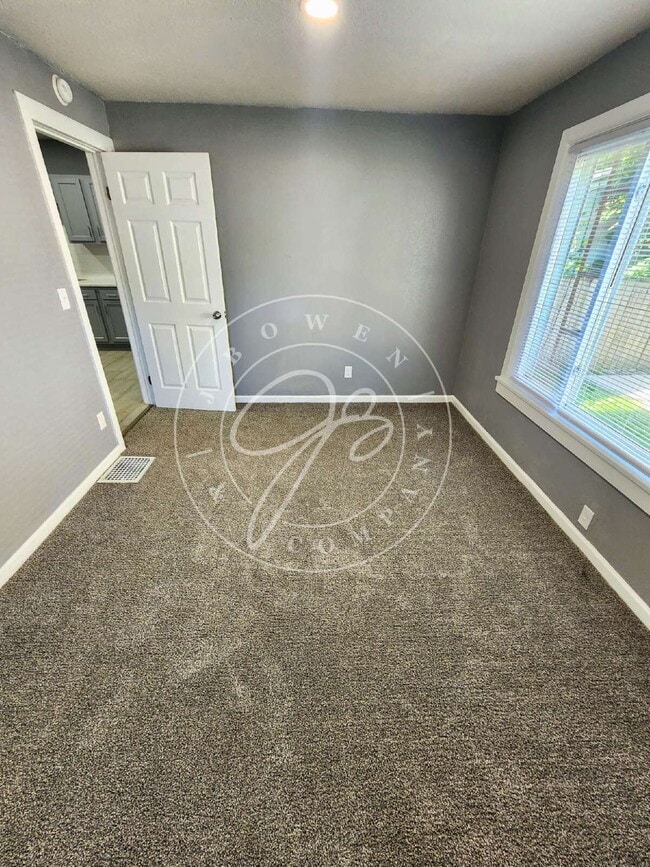 Building Photo - Brand New! Central Air! Full Basement! Det...
