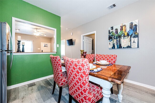 Foto del edificio - 8210 Bigwood St
