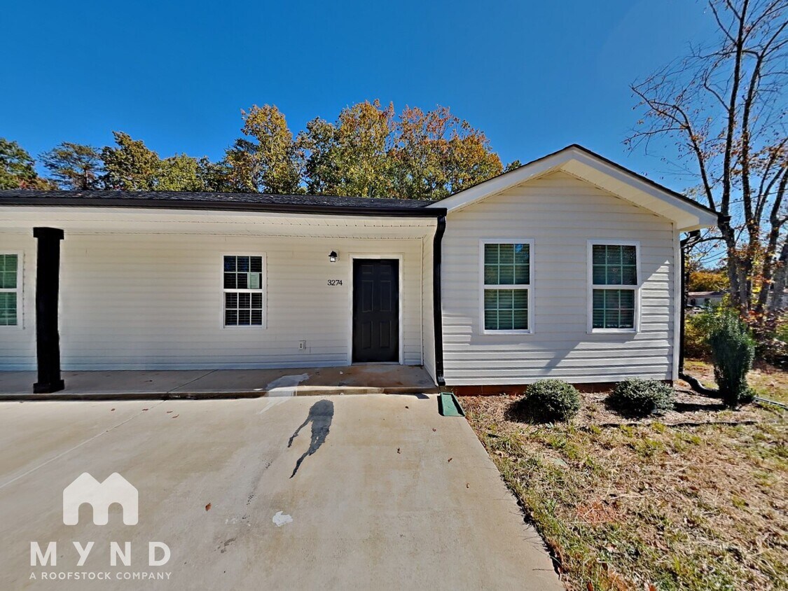 Foto principal - 3274 Anderson Mountain Rd
