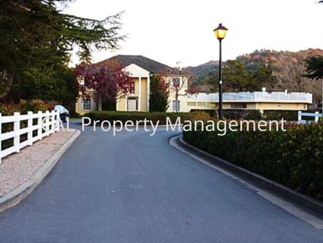 Foto del edificio - 2 Bed/ 2 Bath Condominium Coming Soon!