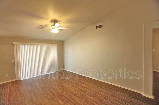 Foto del edificio - 7150 W Los Gatos Dr